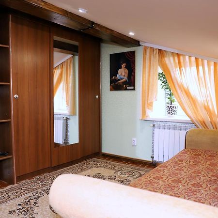 Apartment In Old Town On Zarvanska St Kam'janec'-Podil's'kyj Esterno foto