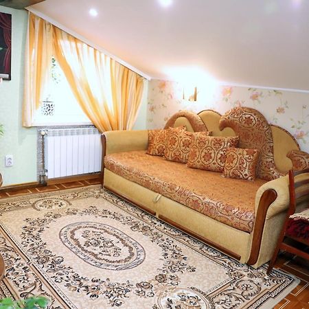 Apartment In Old Town On Zarvanska St Kam'janec'-Podil's'kyj Esterno foto
