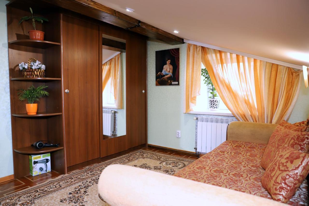 Apartment In Old Town On Zarvanska St Kam'janec'-Podil's'kyj Esterno foto