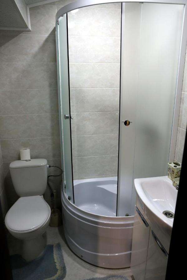 Apartment In Old Town On Zarvanska St Kam'janec'-Podil's'kyj Esterno foto